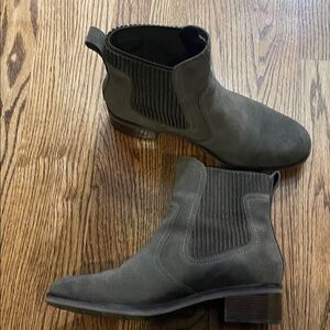 Cole haan weather resistant boots size 11 color is grayish
